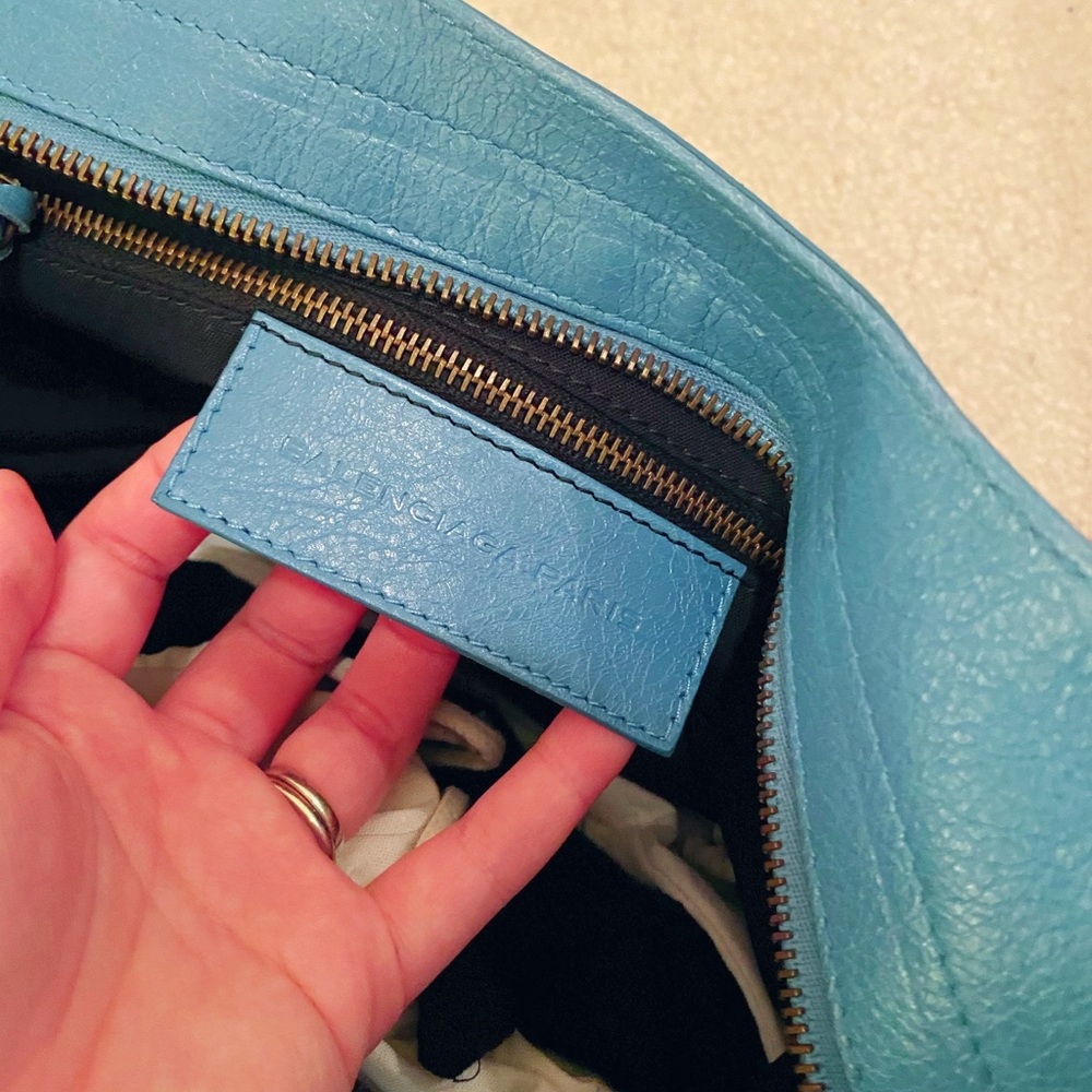 Balenciaga Turquoise Blue Leather Shoulder Bag with Braided Handles - Picture 4 of 6